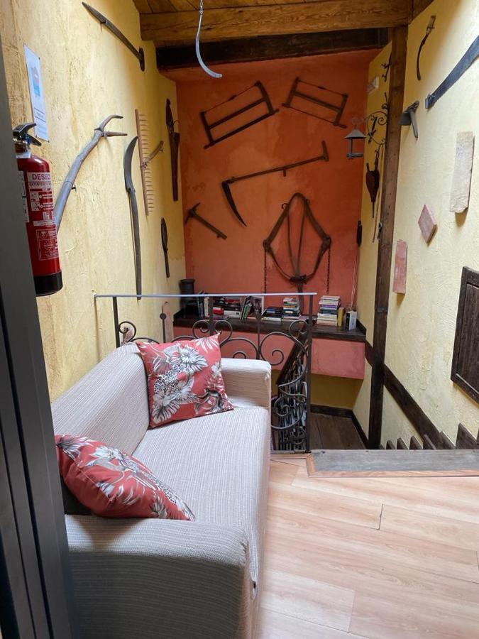 ホテル Hostal サアグン エクステリア 写真